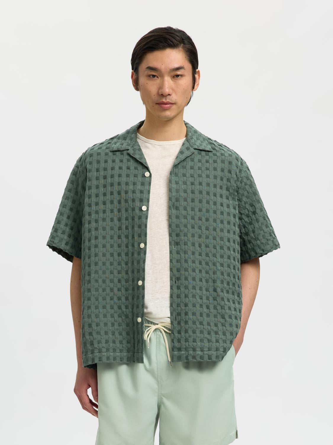 model_shot-front